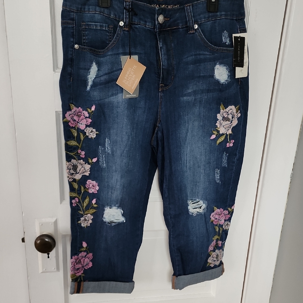 Blue Cropped Jeans with Floral Embroidery